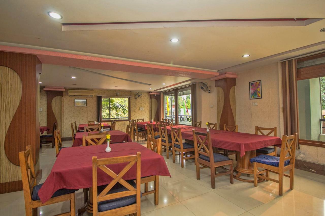 Hotel Nandanik Palace Falakata Екстер'єр фото