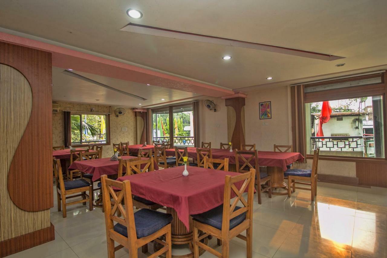 Hotel Nandanik Palace Falakata Екстер'єр фото