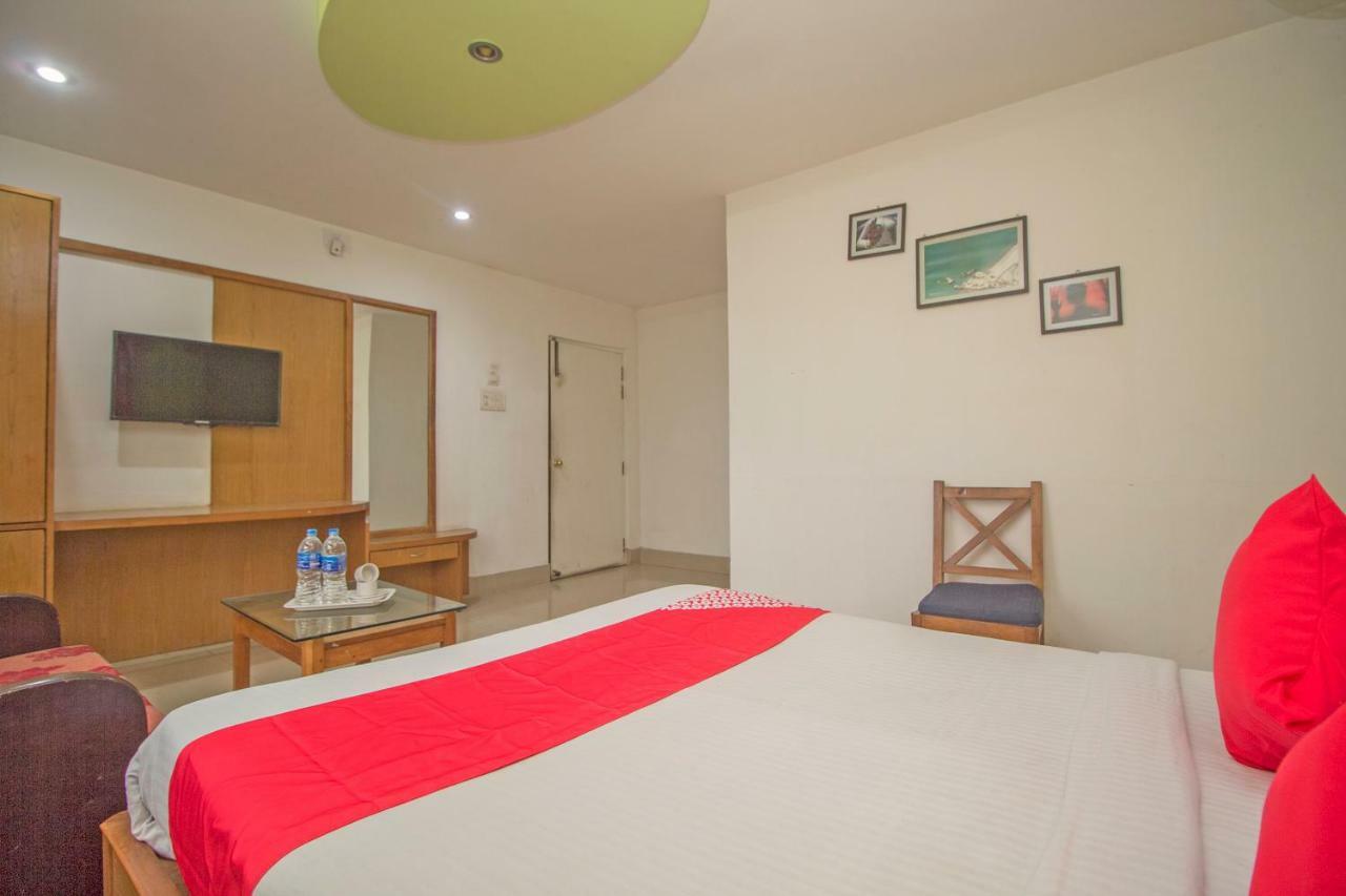 Hotel Nandanik Palace Falakata Екстер'єр фото