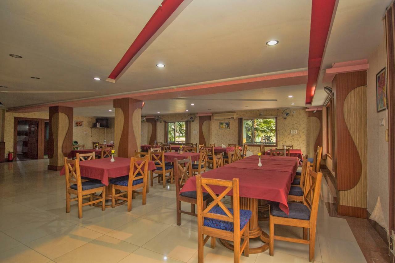 Hotel Nandanik Palace Falakata Екстер'єр фото